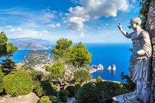 wyspa capri w piekny letni dzien we wloszech shutterstock 757854898